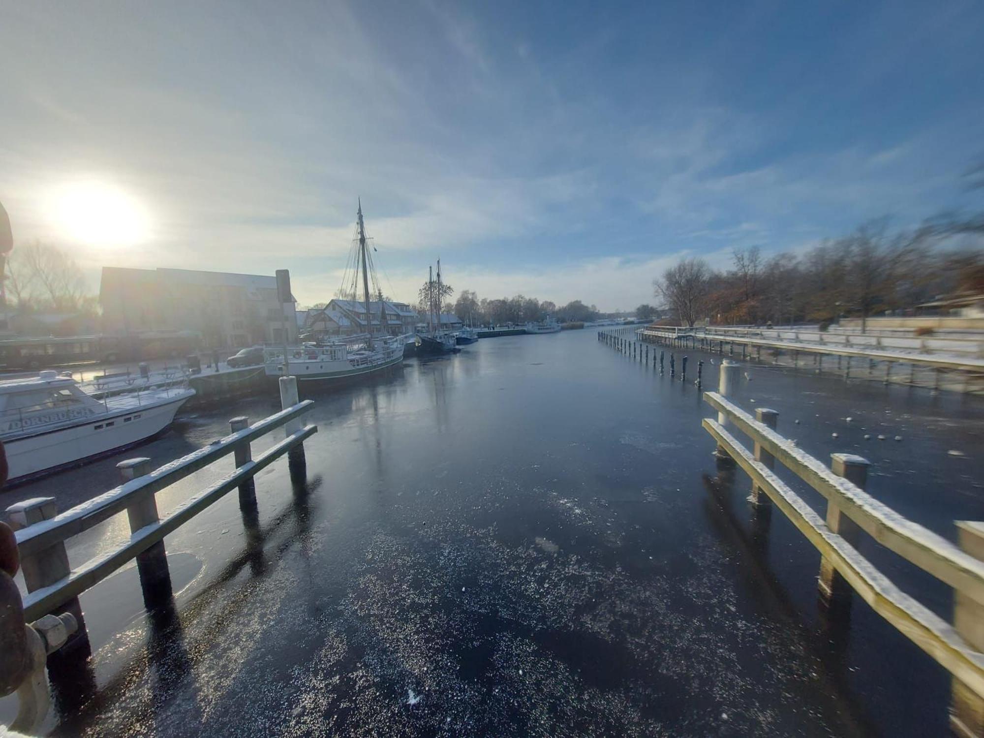 Hochwertige Ferienwohnung Direkt Am Wasser Mit Balkon Greifswald Exterior foto